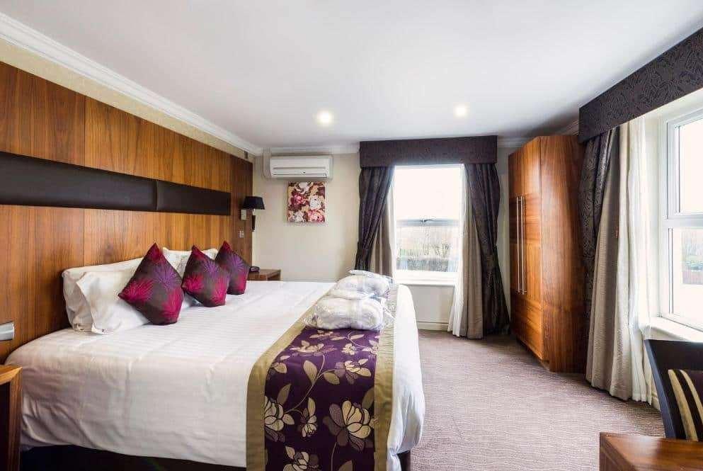 Ramada By Wyndham Cheltenham Golden Valley Bilik gambar