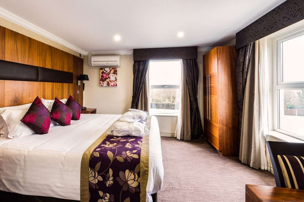 Ramada By Wyndham Cheltenham Golden Valley Bilik gambar
